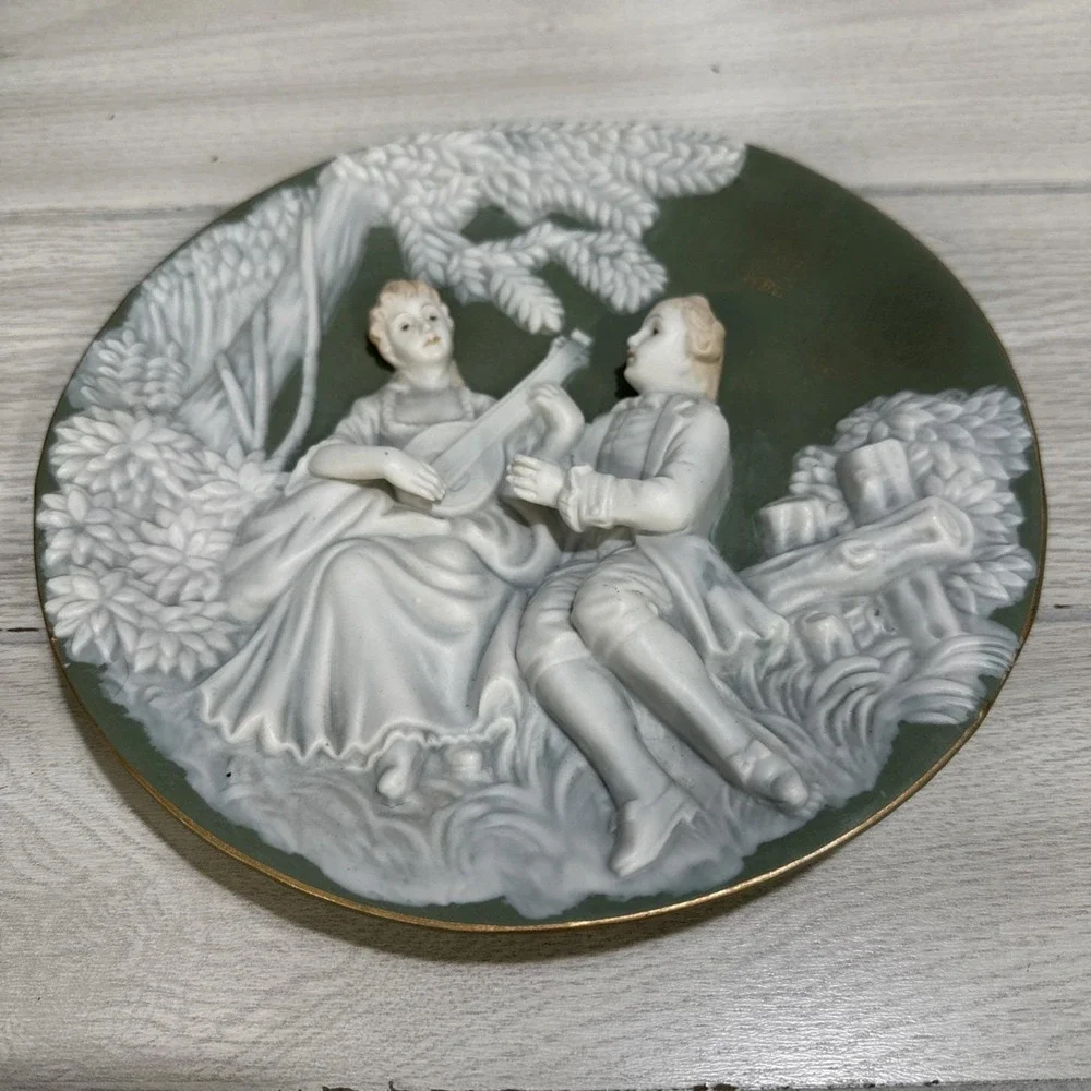 UCAGCO‎ 3D Stone/Ceramic Decorative Plate Japan Green/White 9.25" Vintage